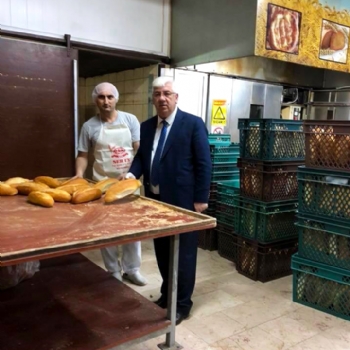 Belediye Başkanımız Sayın Rasim YÜKSEL, Velimeşe´deki Halk Ekmek Fırınımızı ziyaret etti.